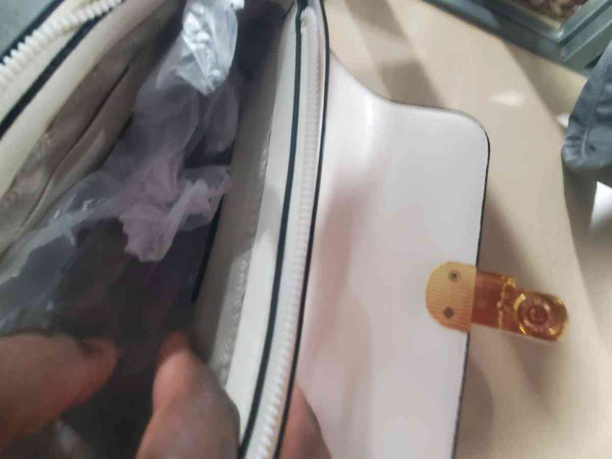 Marc Jacobs Stylish Black and White Crossbody Bag - Chester Gap, Virginia - FleaMarketBay