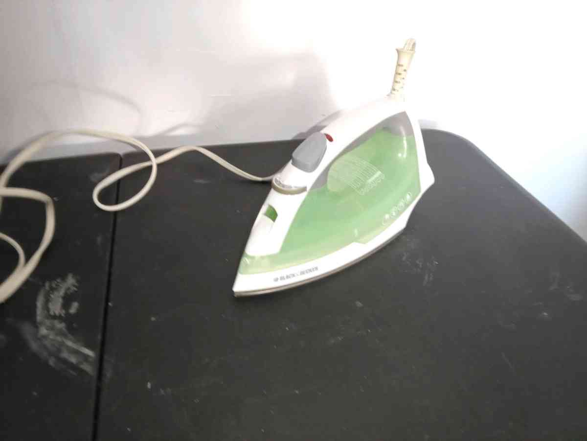 BLACK n DECKER Easy Steam Compact Iron - Fremont, California