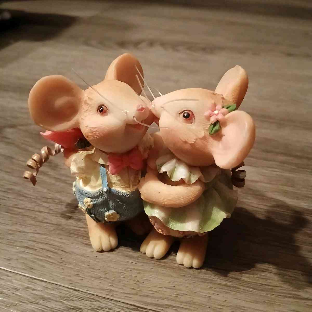 loves embrace by enesco - Addy, Washington