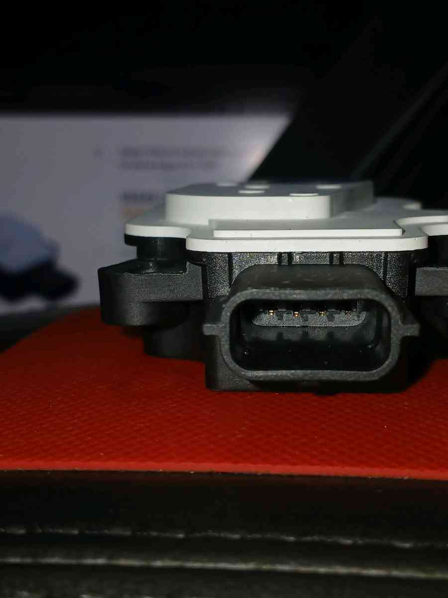 Shutter Grille Air Actuator Motor Nissan Rogue 2017 to 2020 - Choctaw, Oklahoma - FleaMarketBay