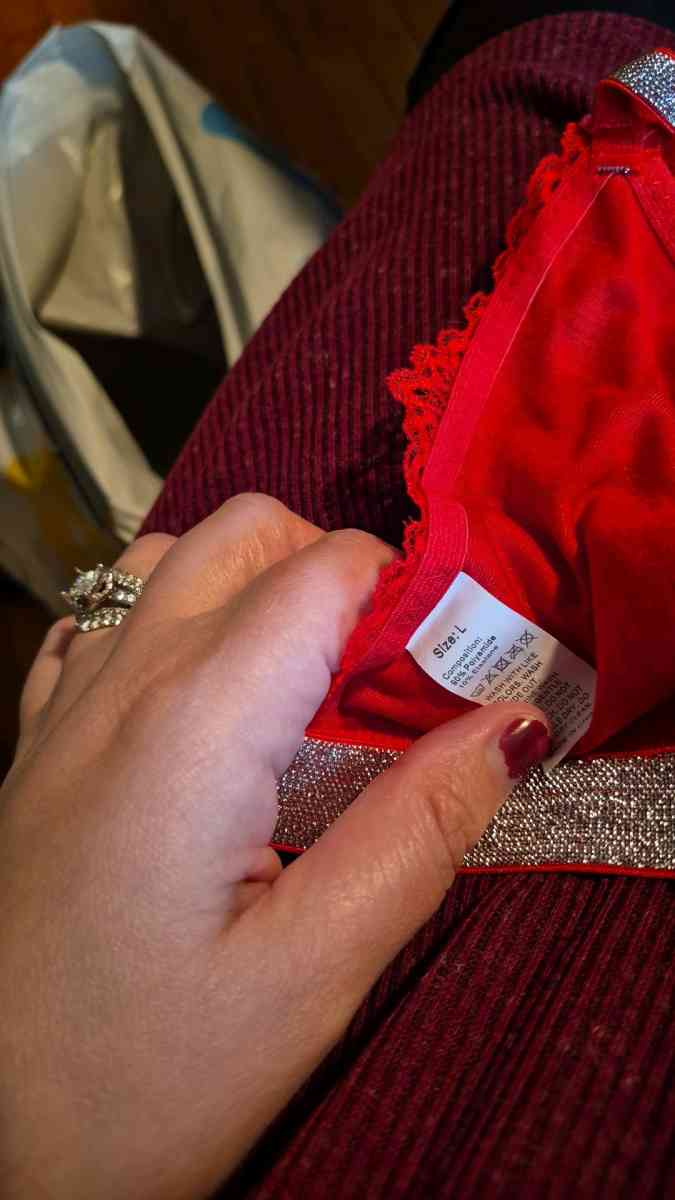 NEW red lace bra size L - New Baltimore, Michigan - FleaMarketBay