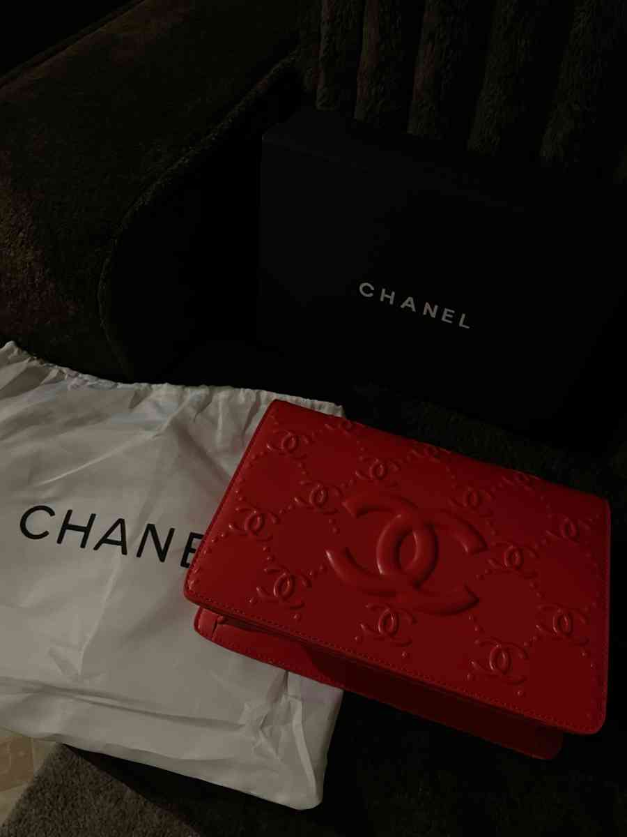 red Chanel purse - Memphis, Tennessee - FleaMarketBay