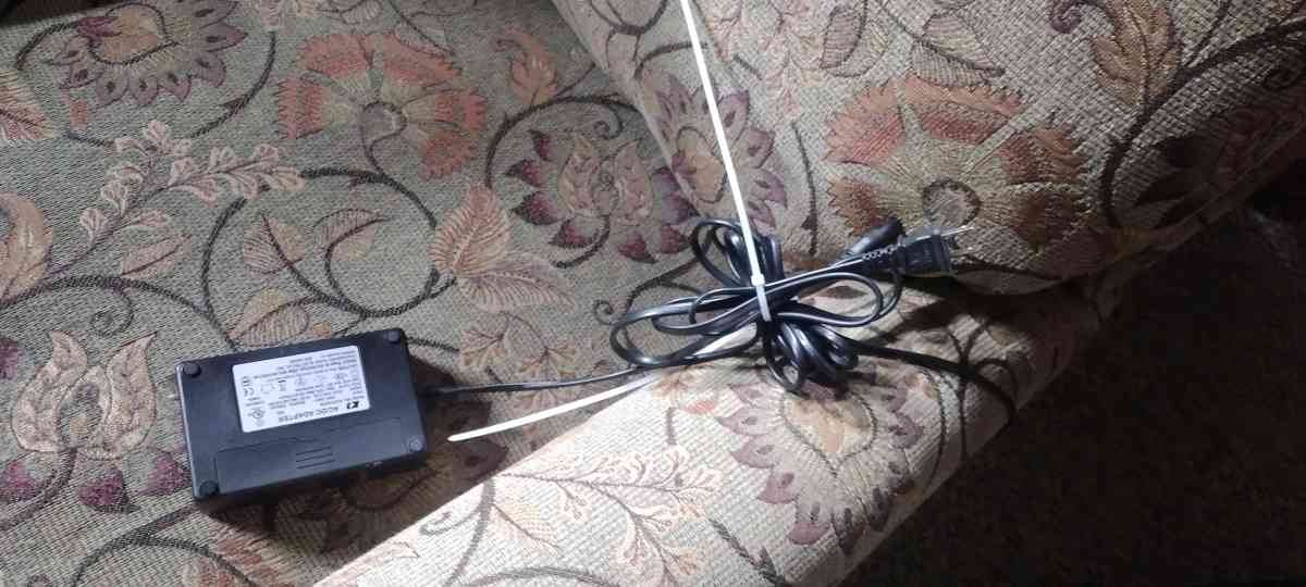 2 electric recliners - Scotland, South Dakota - FleaMarketBay