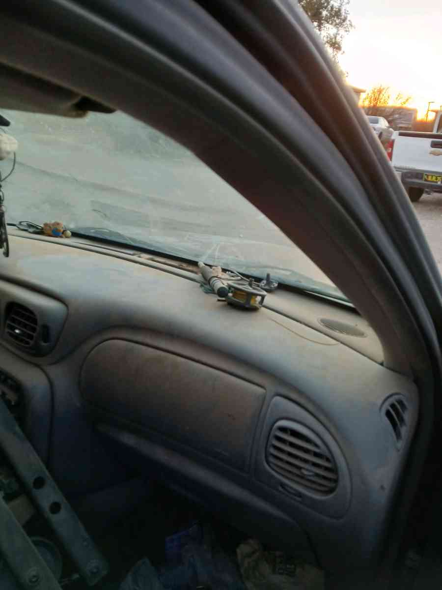 clean title 2008 Chevy trailblazer 2whdrfor parts no motor - Hobbs, New Mexico - FleaMarketBay