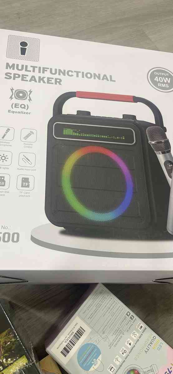 Karaoke Machine 2 Wireless Microphones - Camden, New Jersey - FleaMarketBay