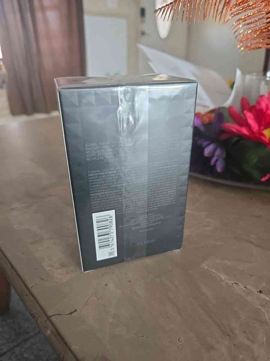 Valentino Born In Roma - Mercedes, Texas - FleaMarketBay