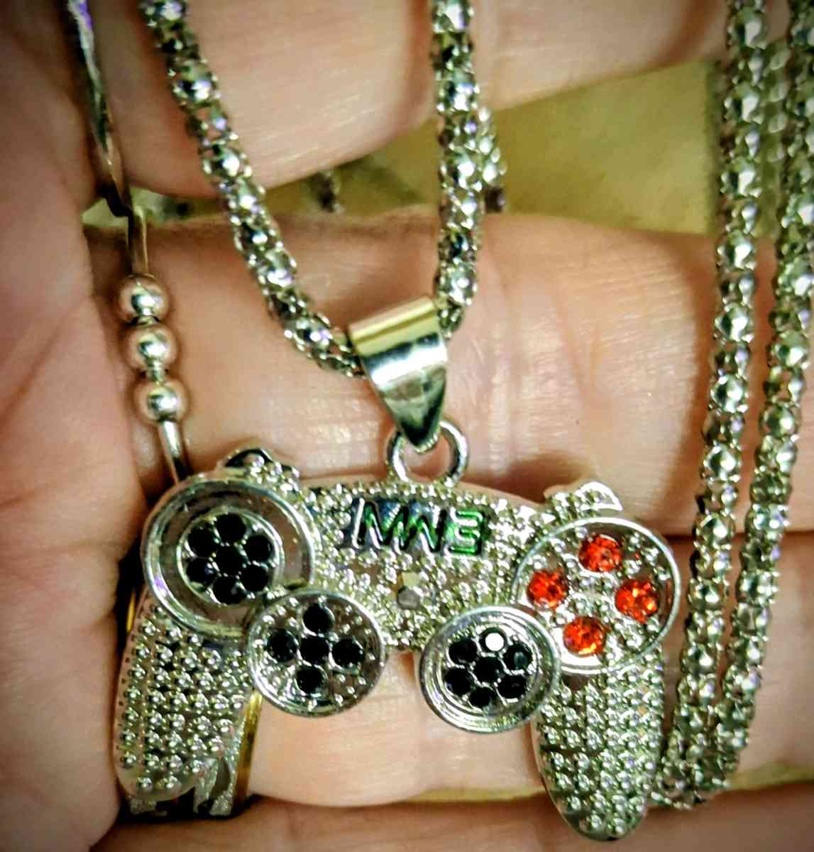 Mans neck game control - Theodore, Alabama