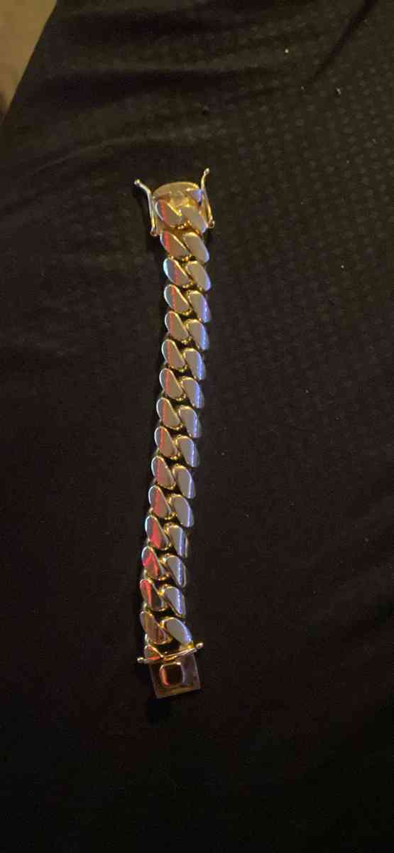 Cuban link braclet - Miami Beach, Florida - FleaMarketBay