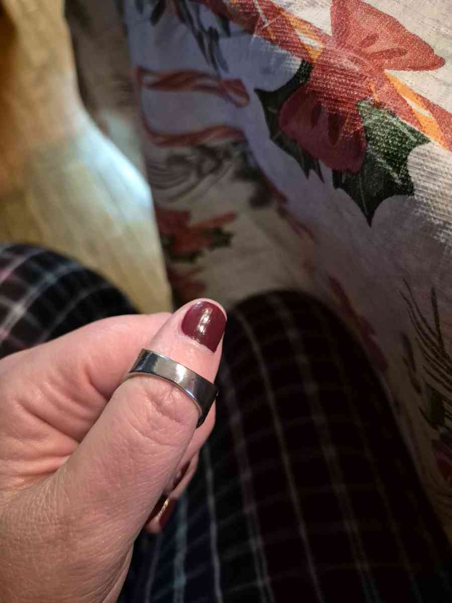 NEW 2tone ring with sapphire size 9 - New Baltimore, Michigan - FleaMarketBay