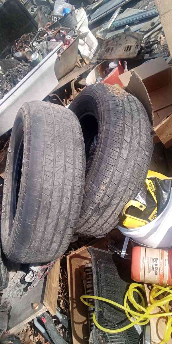 2 275r 18 tires - Eucha, Oklahoma