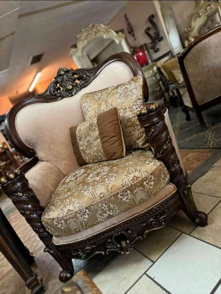 New sofa - Beverly Hills, California - FleaMarketBay