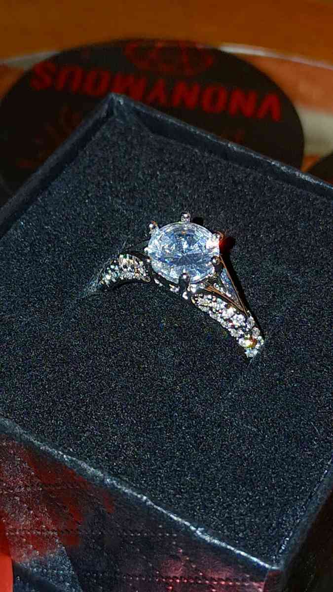 1ct moissanite diamond s925 ring - Knoxville, Tennessee - FleaMarketBay