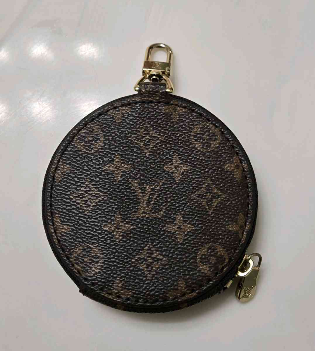 Louis Vuitton accessorie - San Antonio, Texas - FleaMarketBay