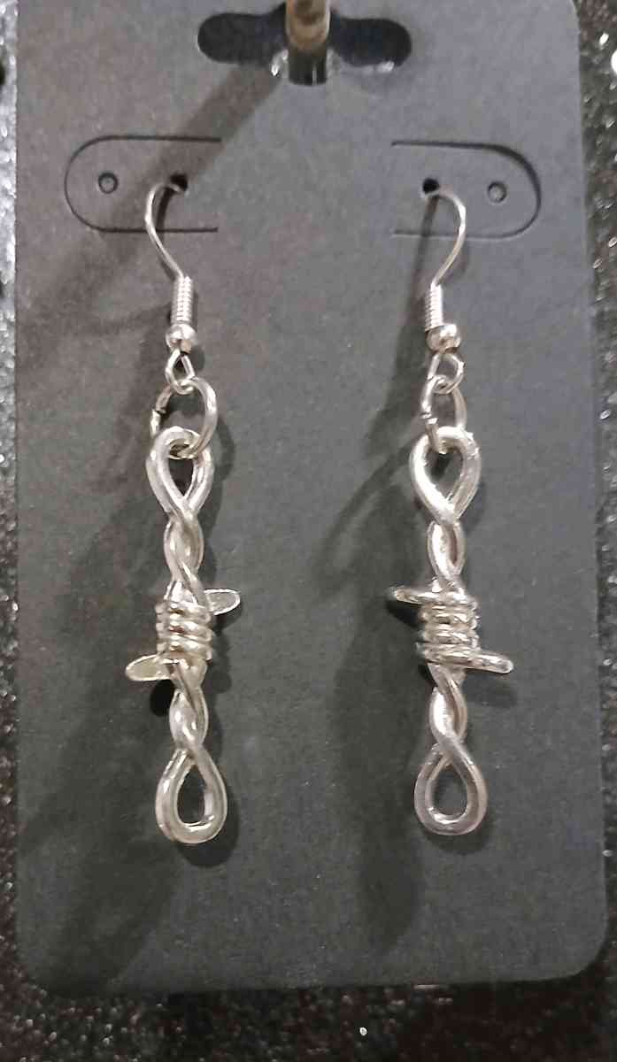 2 Piece Necklace  Earrings - Conroe, Texas