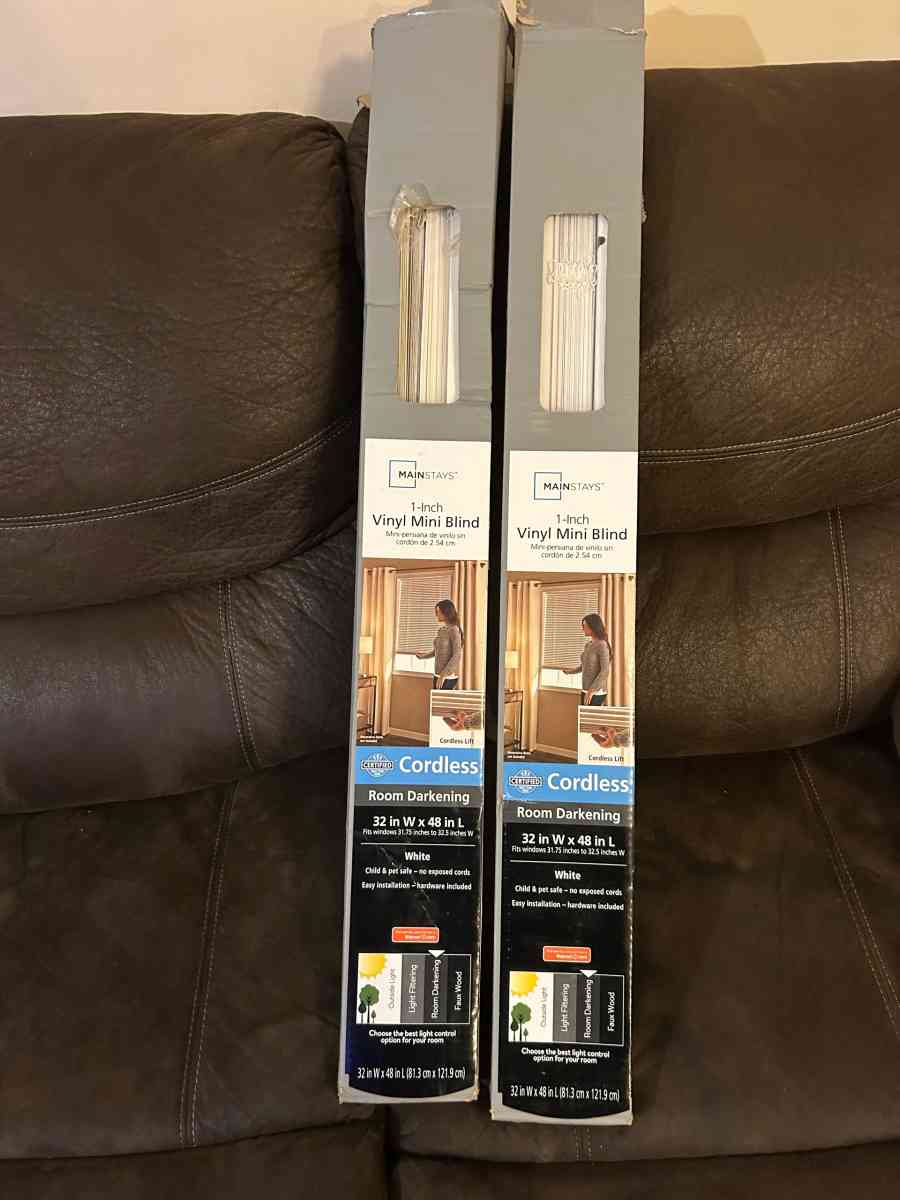 2 Mainstays 1 Inch Vinyl mini Blind white - Kenner, Louisiana - FleaMarketBay