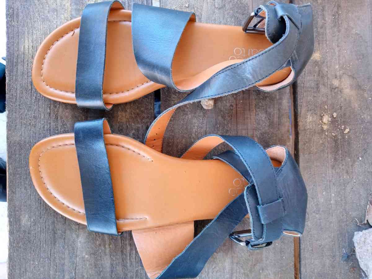 Womens Branco Sarto sandles like new - Dallas, Texas - FleaMarketBay