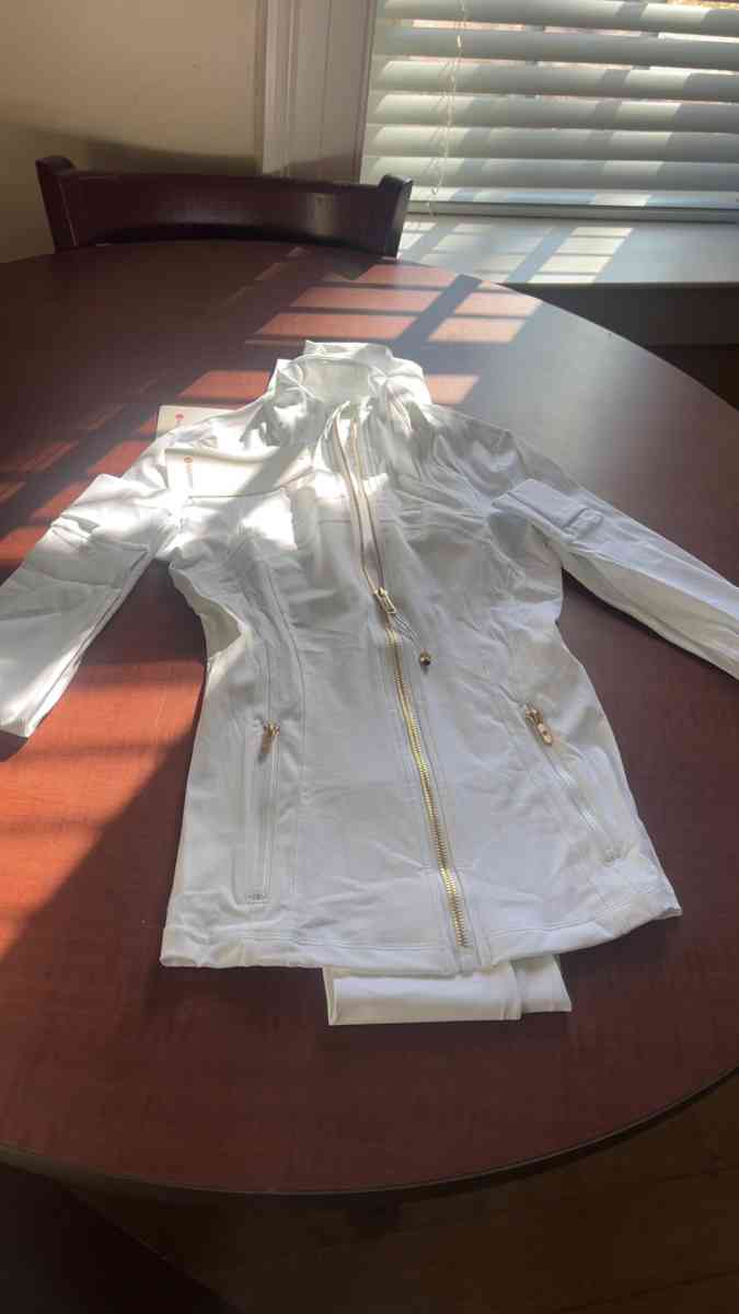 white Lululemon - Columbia, South Carolina - FleaMarketBay