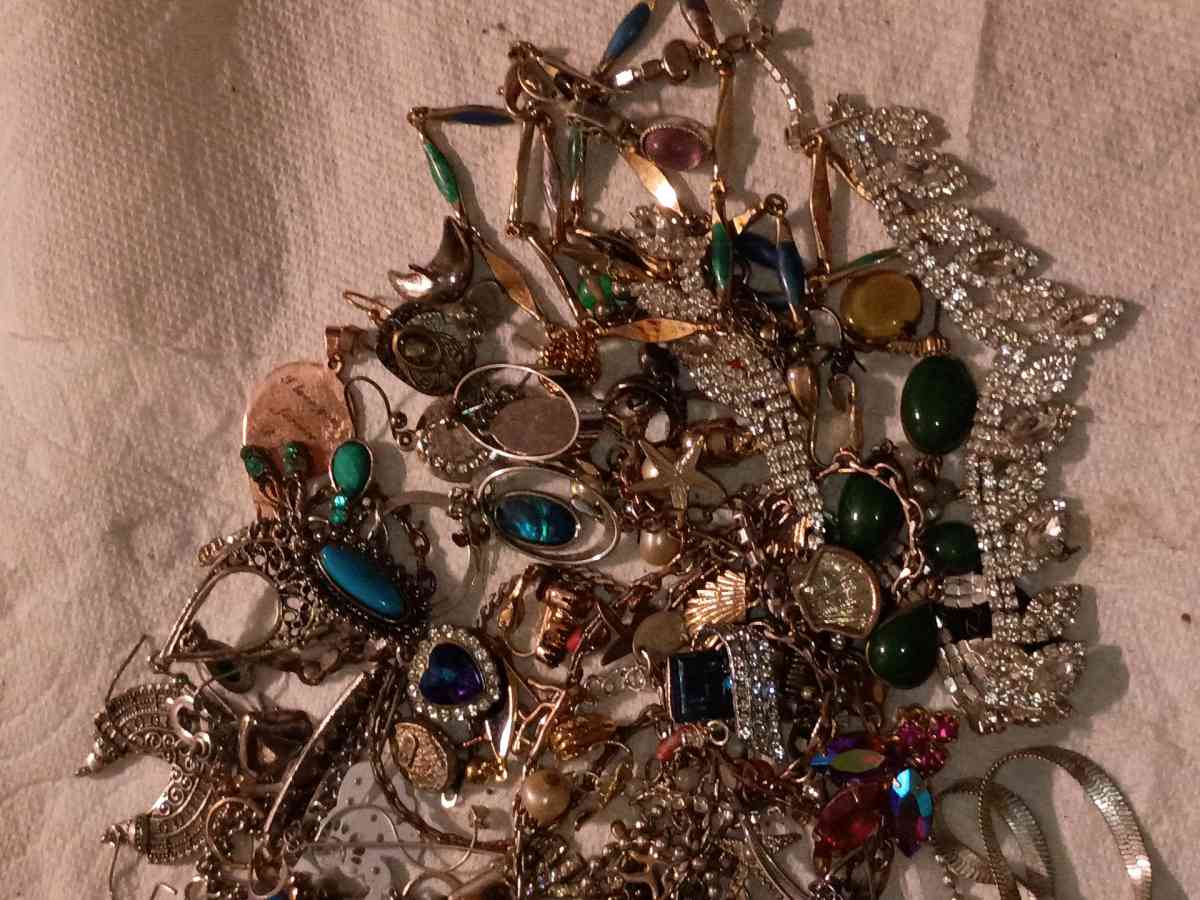random jewelry - Clatskanie, Oregon - FleaMarketBay