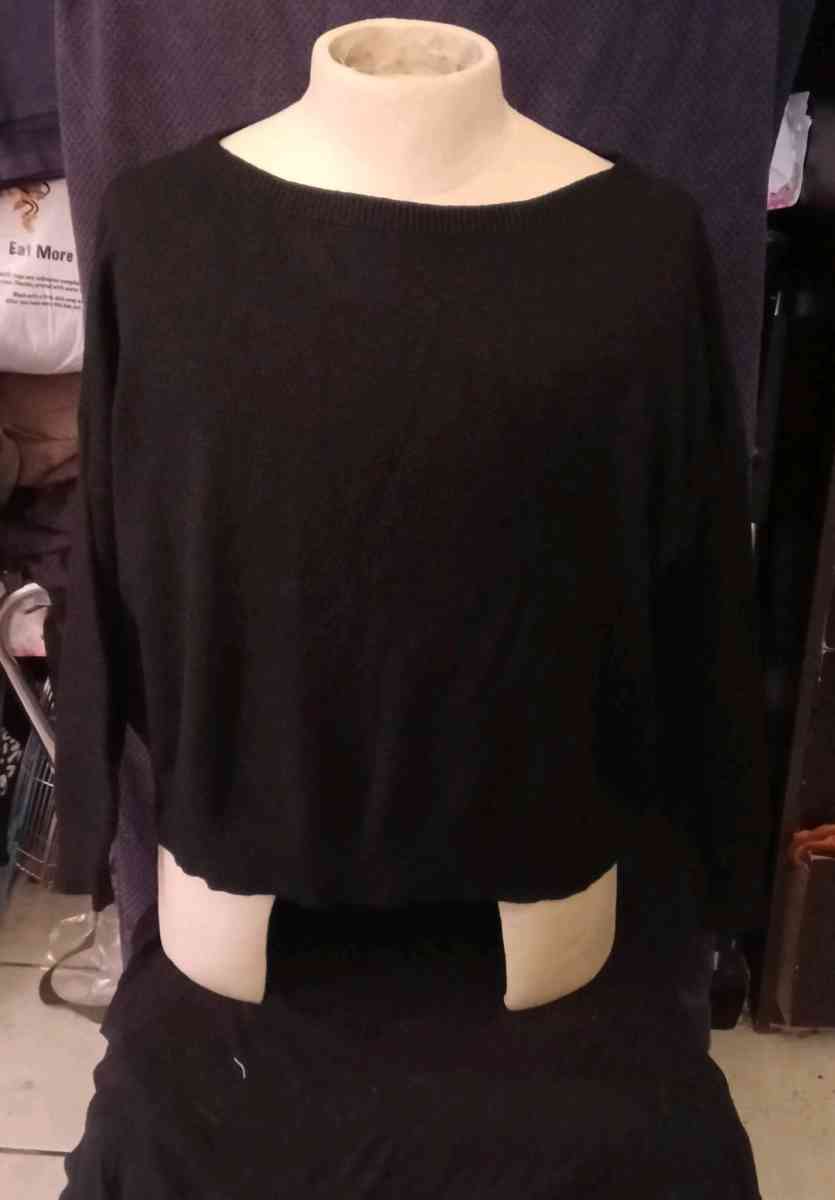 Black Cropped sweater - Los Angeles, California
