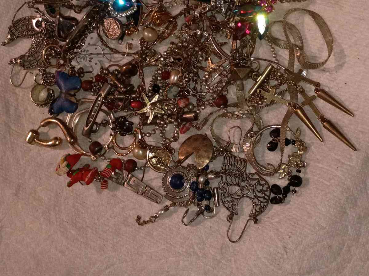 random jewelry - Clatskanie, Oregon - FleaMarketBay