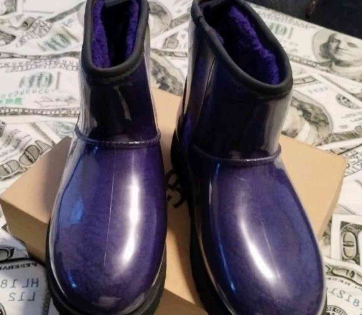 UGG Boots - Washington Navy Yard, District of Columbia - FleaMarketBay