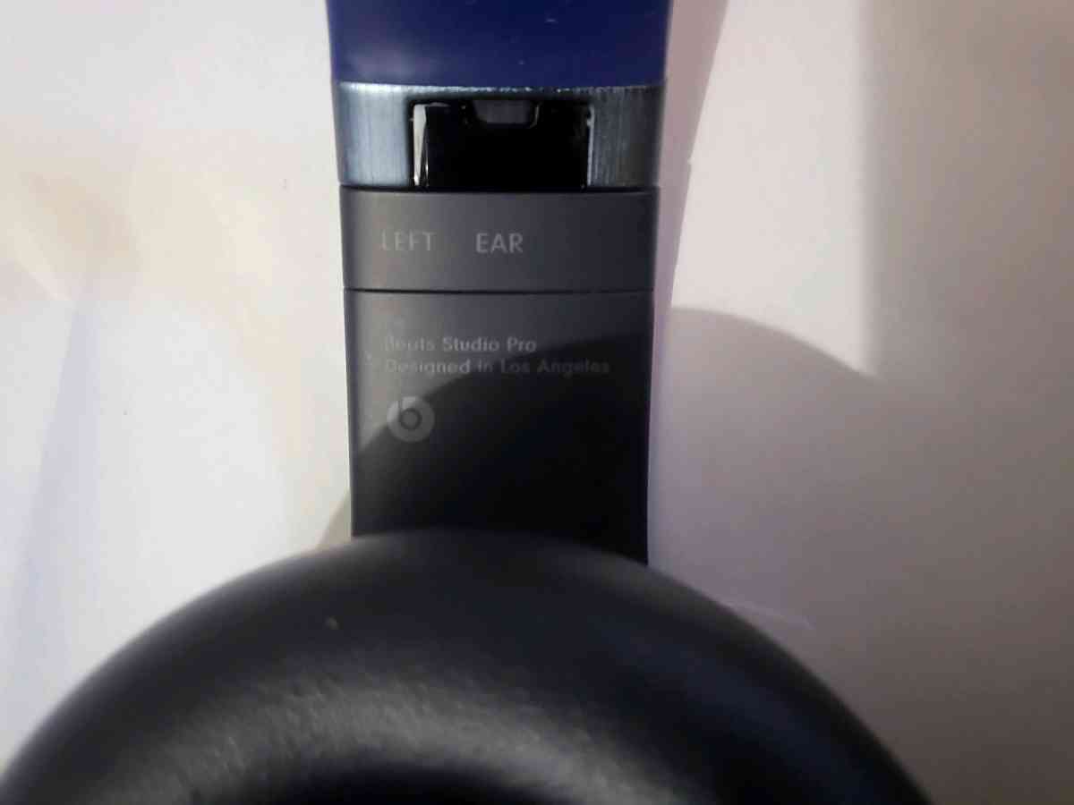 beats studio headphones new model with cords - Morongo Valley, California - FleaMarketBay