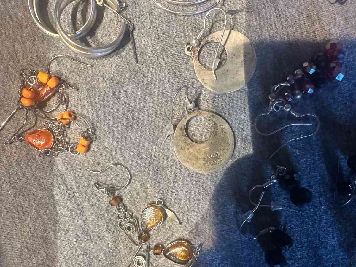random bag of jewelry - Hamilton, Ohio - FleaMarketBay