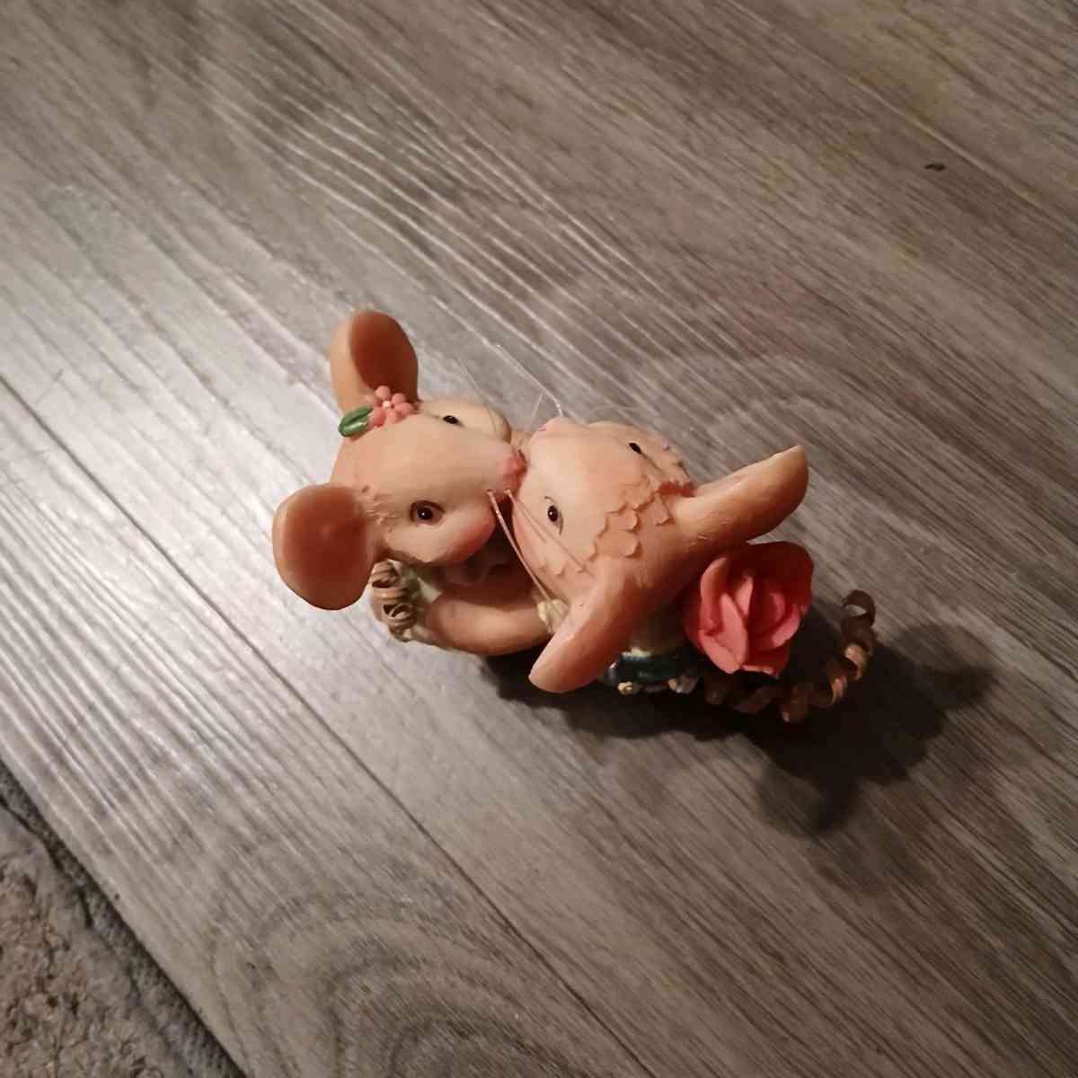 loves embrace by enesco - Addy, Washington - FleaMarketBay