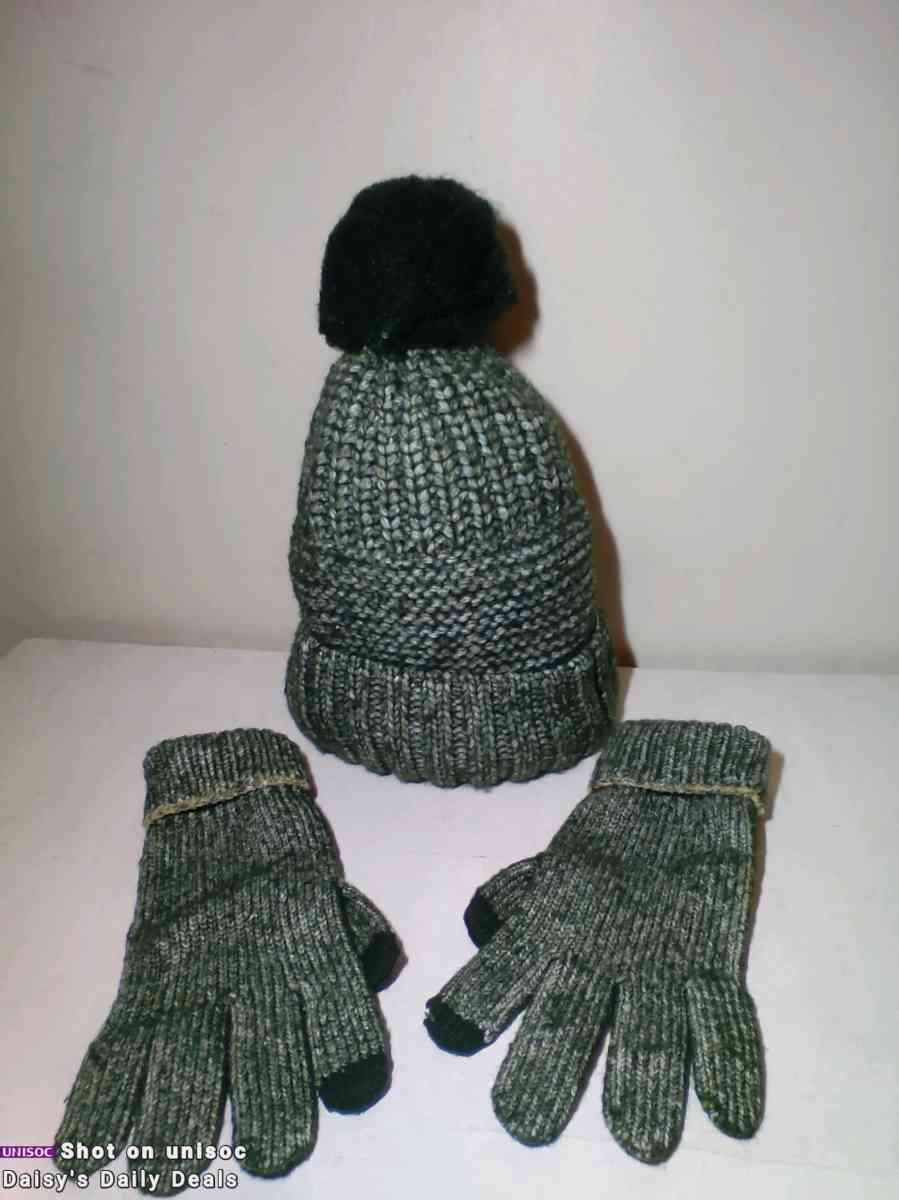 womens winter knit cap and glove set - New Brunswick, New Jersey