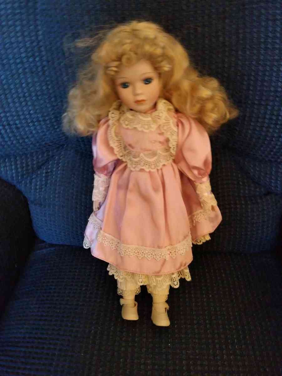 Four Beautiful Antique Dolls - Roanoke, Virginia - FleaMarketBay