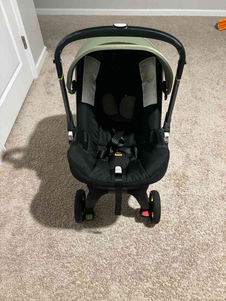 Doona Infant Car Seat Stroller  Green - Spartanburg, South Carolina - FleaMarketBay