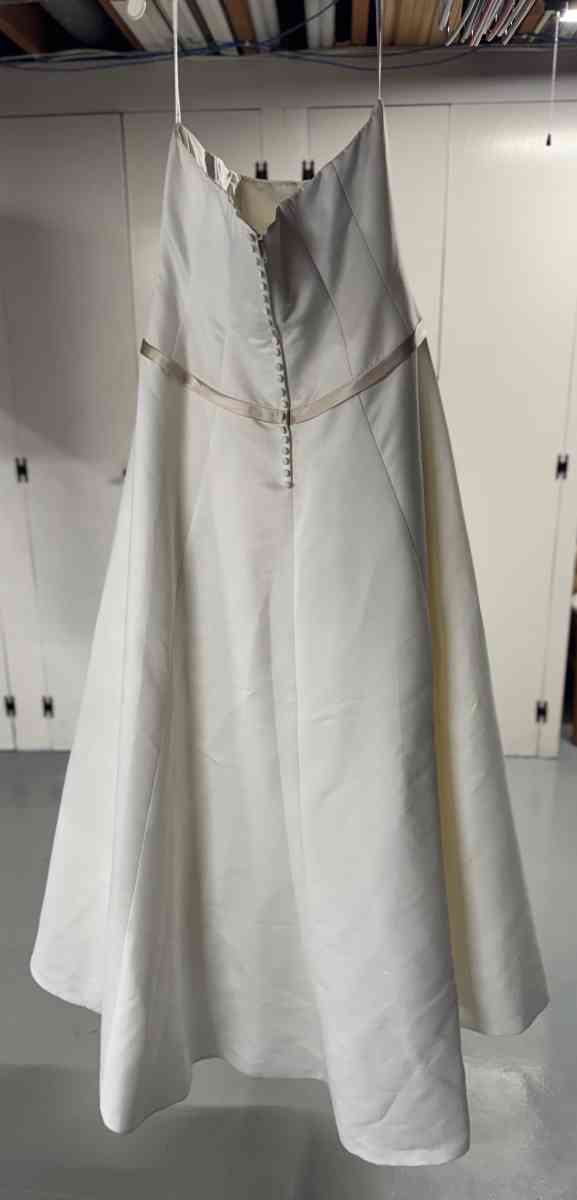 Davids Bridal wedding gown 18W - Demotte, Indiana - FleaMarketBay