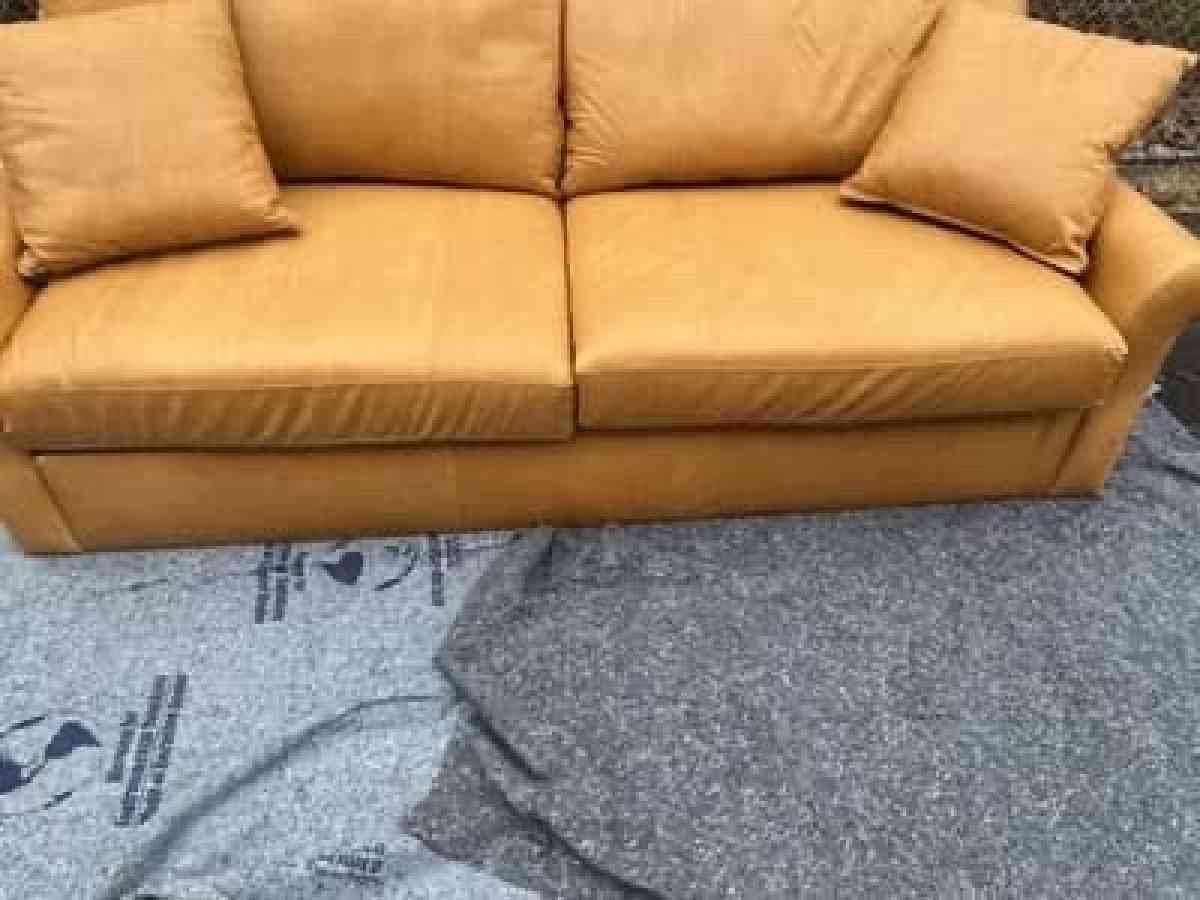 Beautiful Bowery leather sofa - Acworth, Georgia