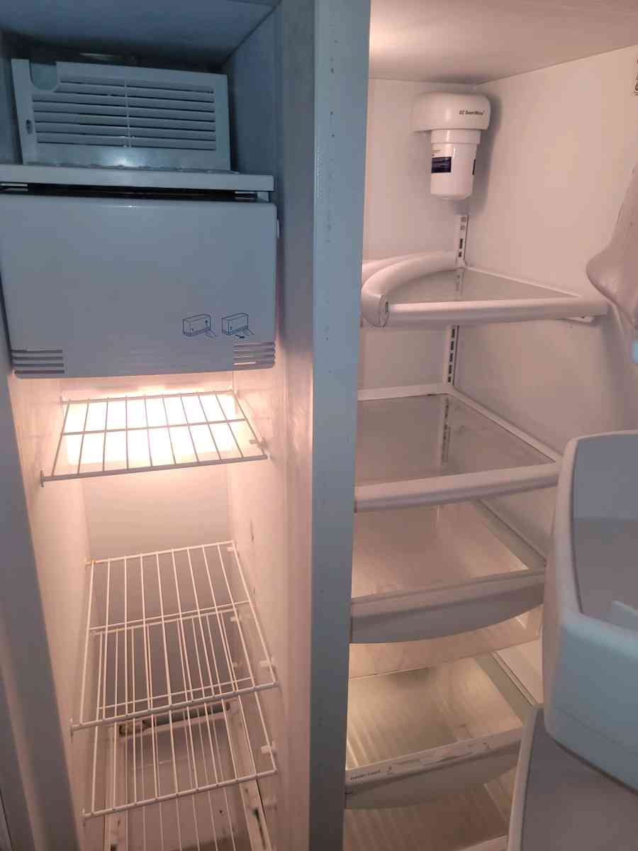 refrigerator - West Palm Beach, Florida - FleaMarketBay
