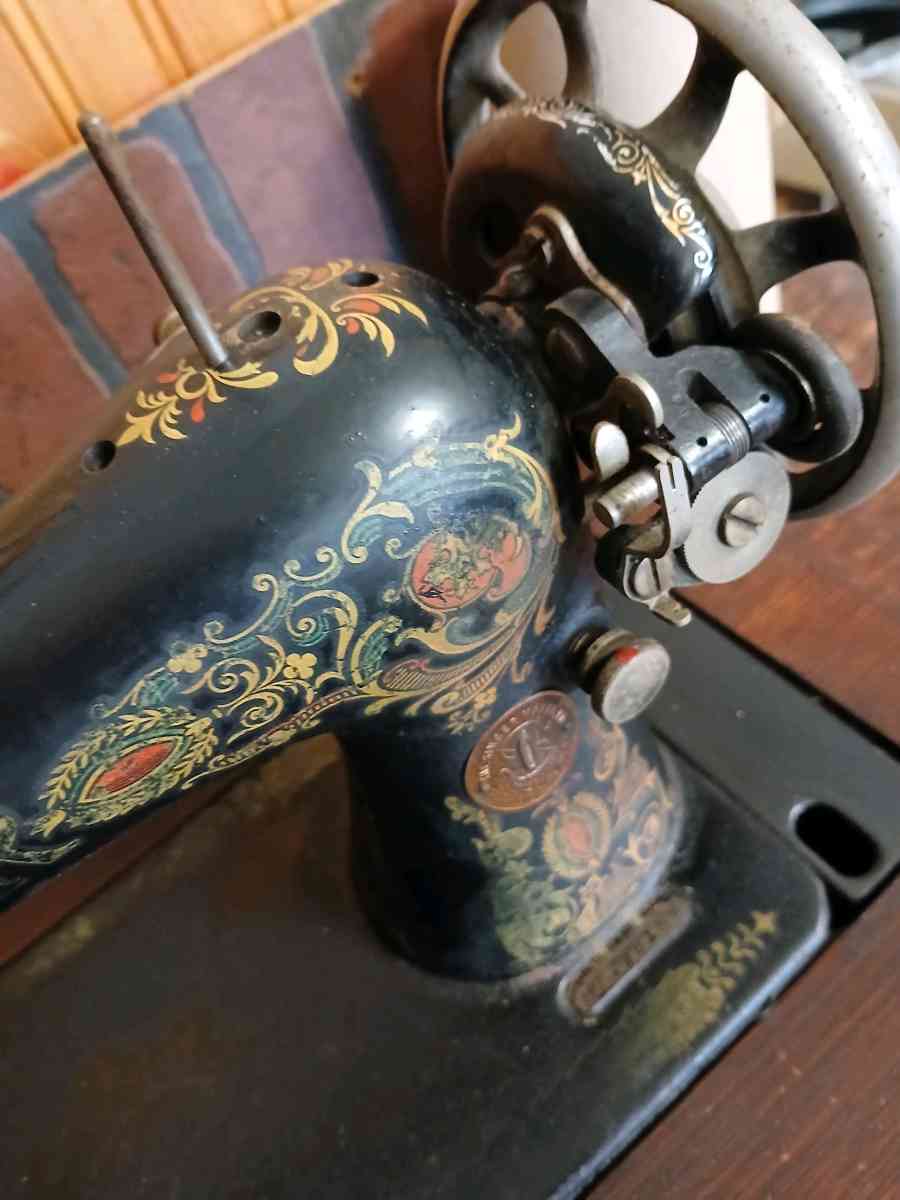 my finallt offer on this 1020s singer sewing machine - Baird, Texas - FleaMarketBay