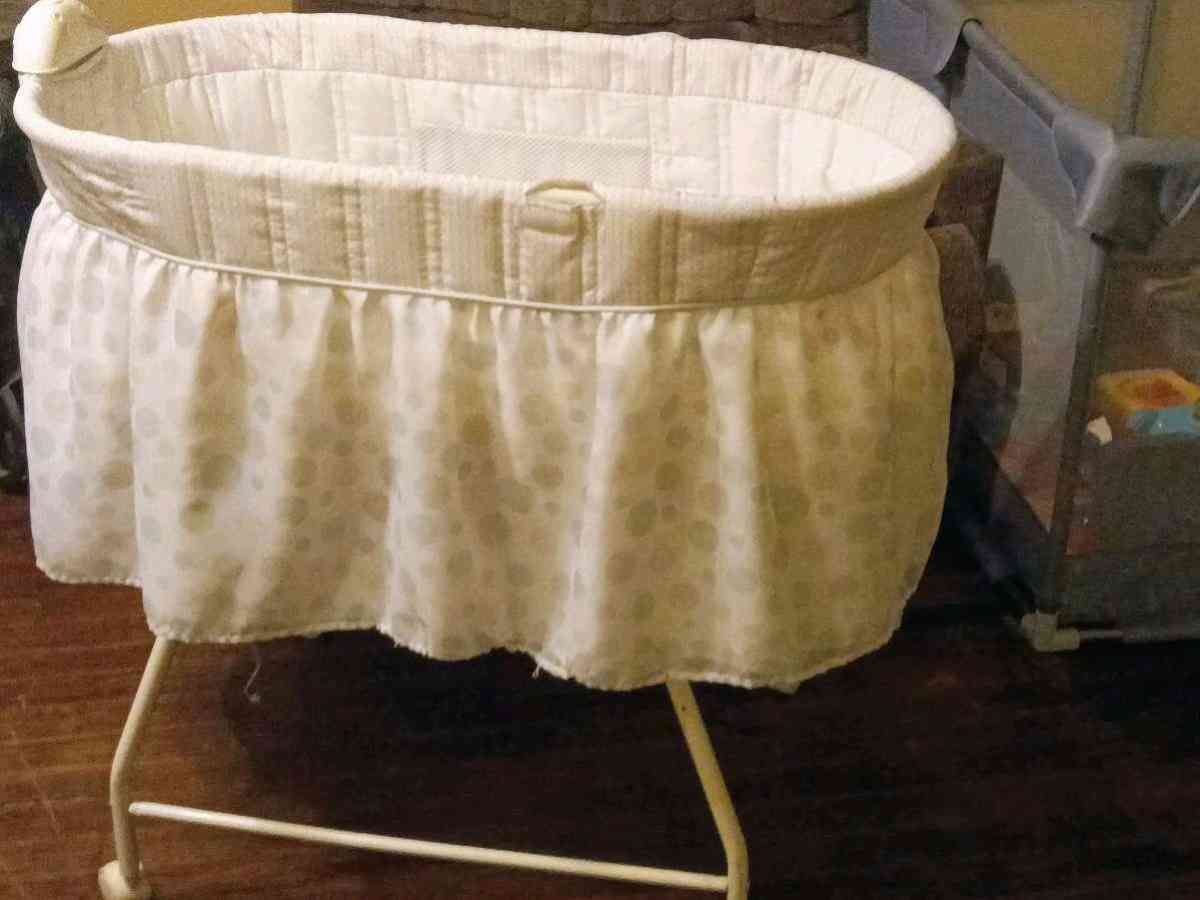 Bassett - Girard, Pennsylvania - FleaMarketBay