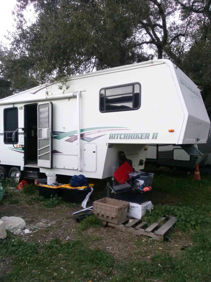 hitchhiker 2 fifth wheel