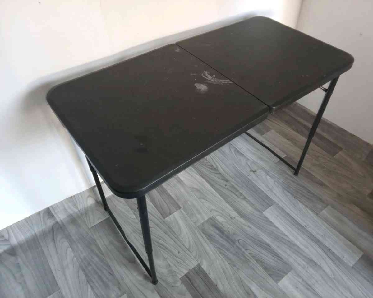 3 FEET TALL FOLDABLE PORTABLE TABLE  PORTABLE FOLDABLE CHAIR