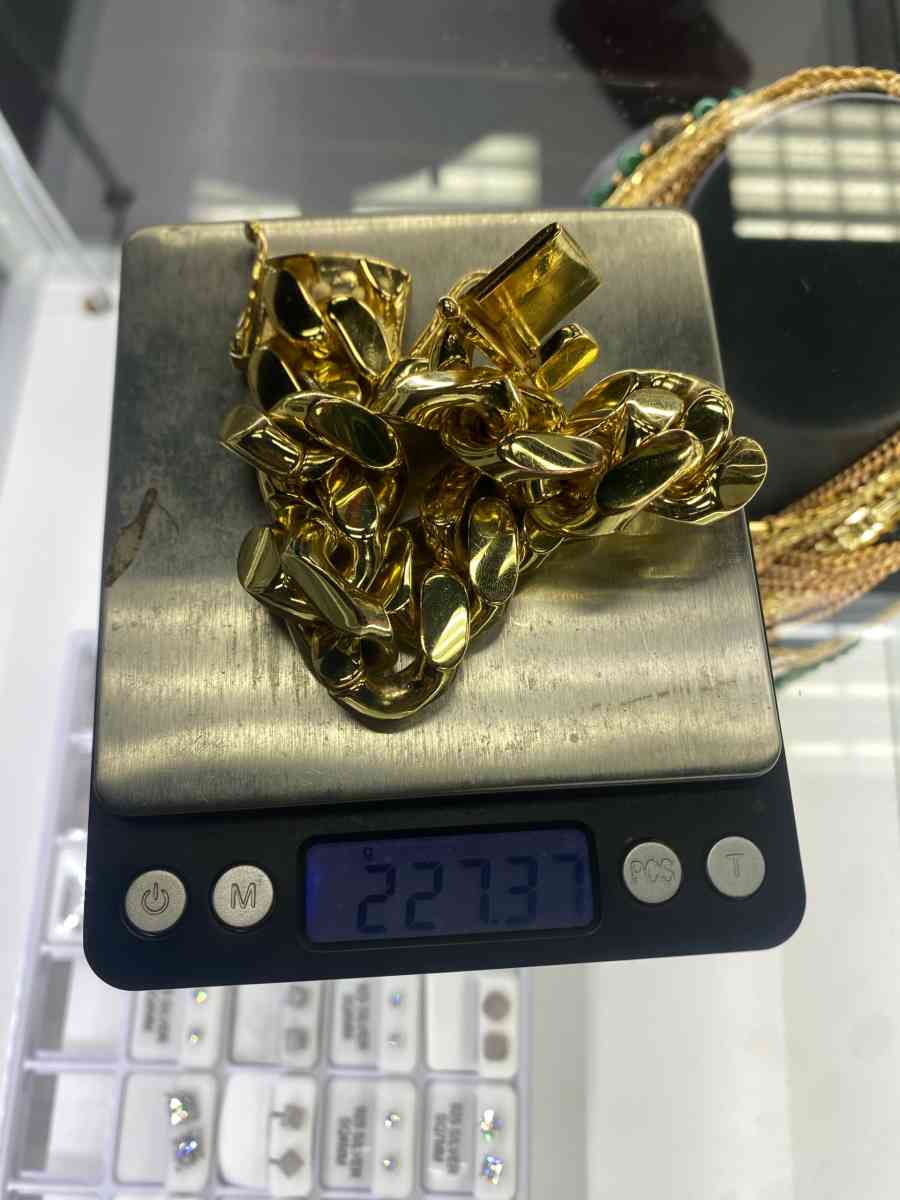 Cuban link braclet - Miami Beach, Florida - FleaMarketBay