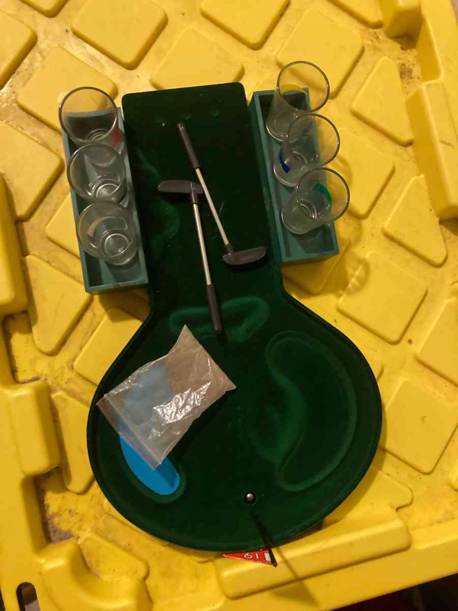 Borstu Mini Golf Drinking Game Set - Essington, Pennsylvania