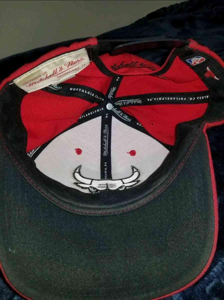 Lot of 3 Basketball Caps Chicago Bulls Pirates Chicago Bulls - Chicago Ridge, Illinois - FleaMarketBay