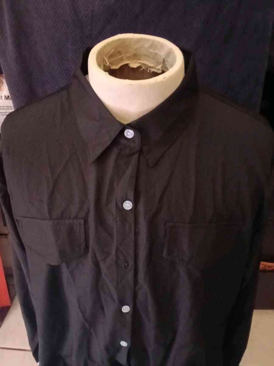 Black long sleeve shirt with buttons - Los Angeles, California - FleaMarketBay