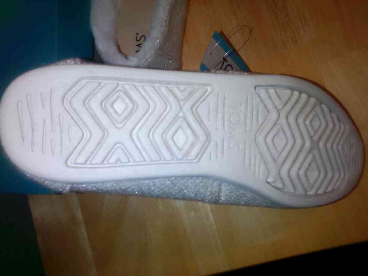 Toms Shoes - Boonsboro, Maryland - FleaMarketBay