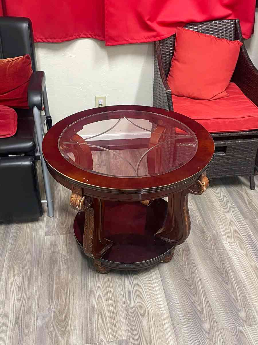 ROUND COUNTERTOP TABLE - Fremont, California