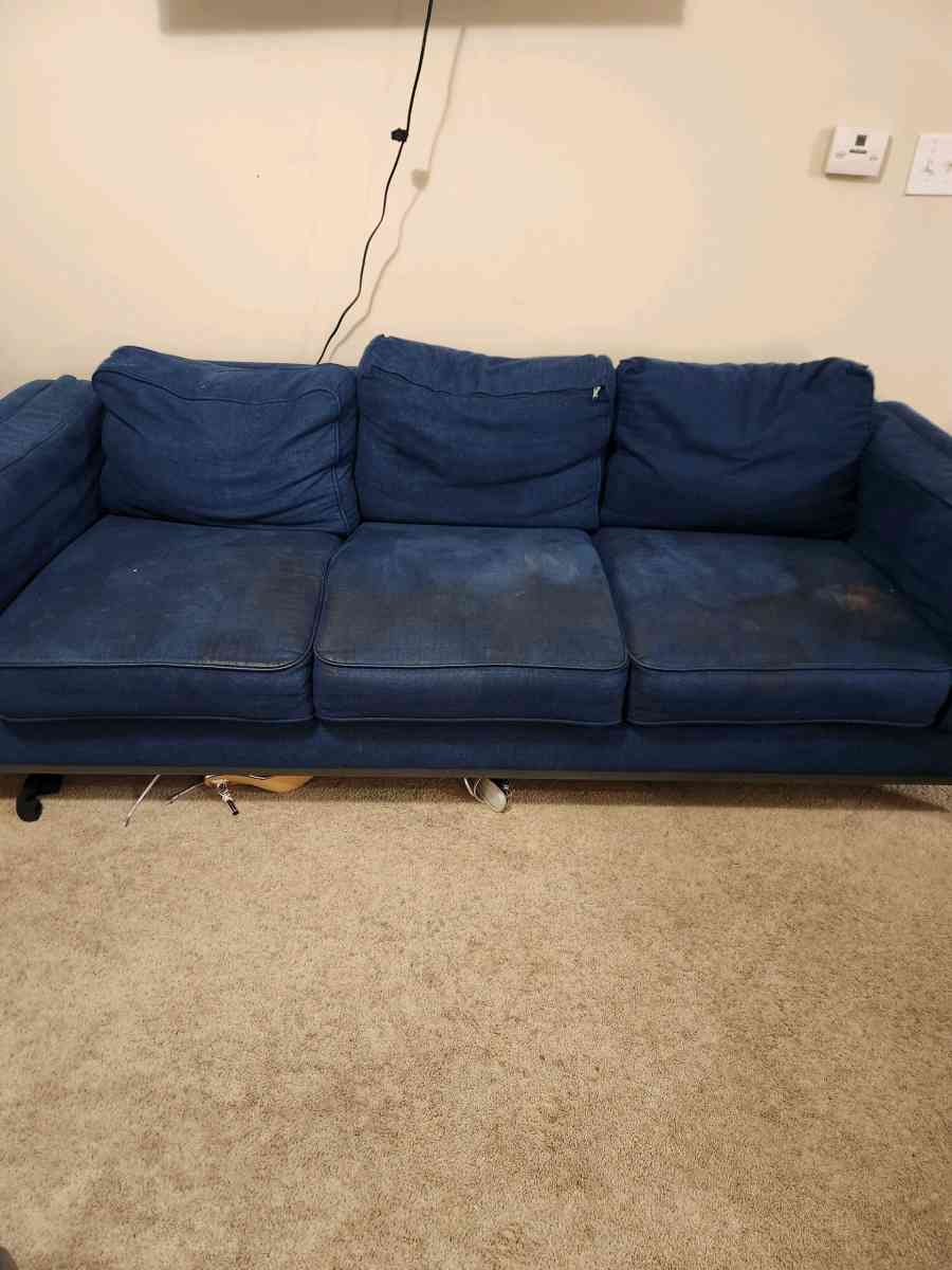 blue couch - Alicia, Arkansas
