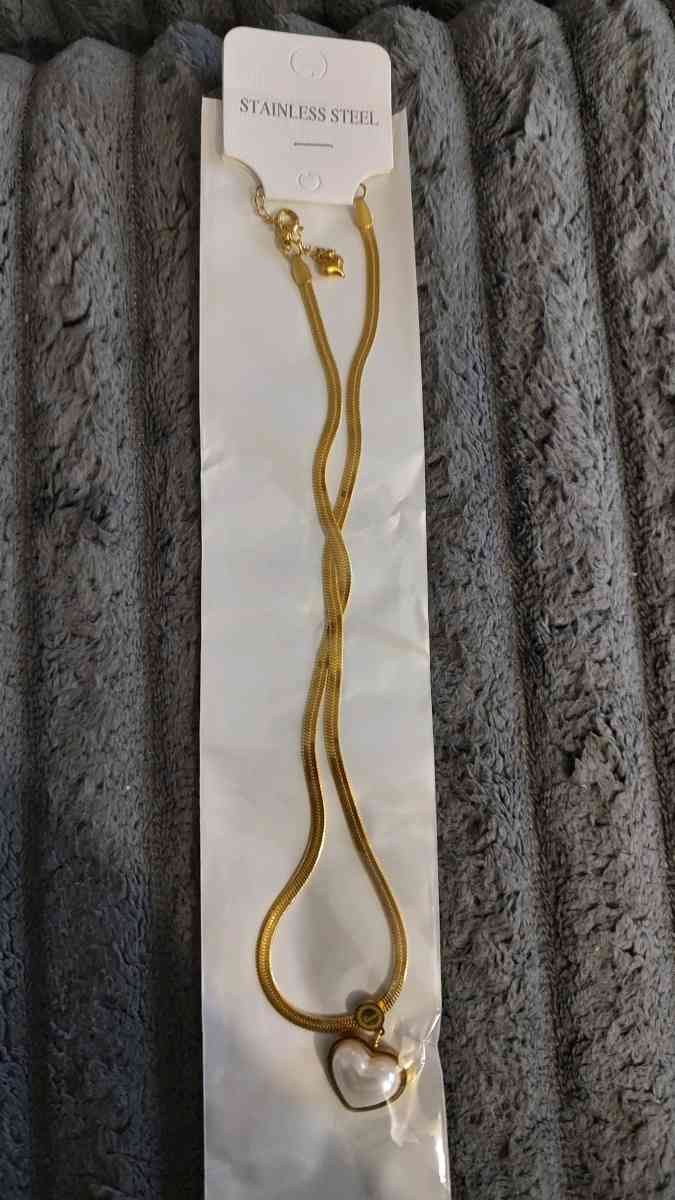 necklaces   10 dollars each - Scranton, Pennsylvania - FleaMarketBay