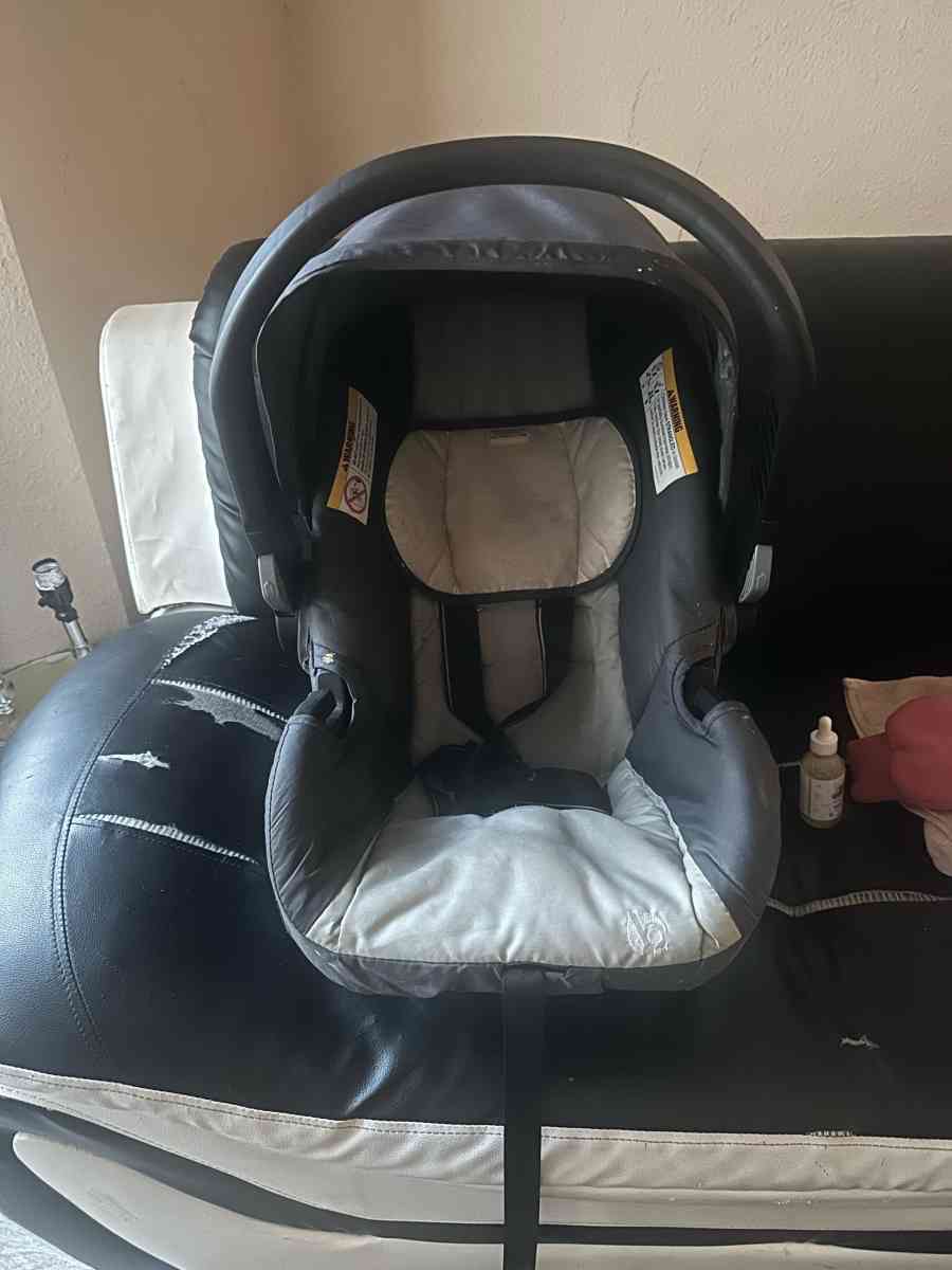 baby car seats - Forest Park, Georgia - FleaMarketBay