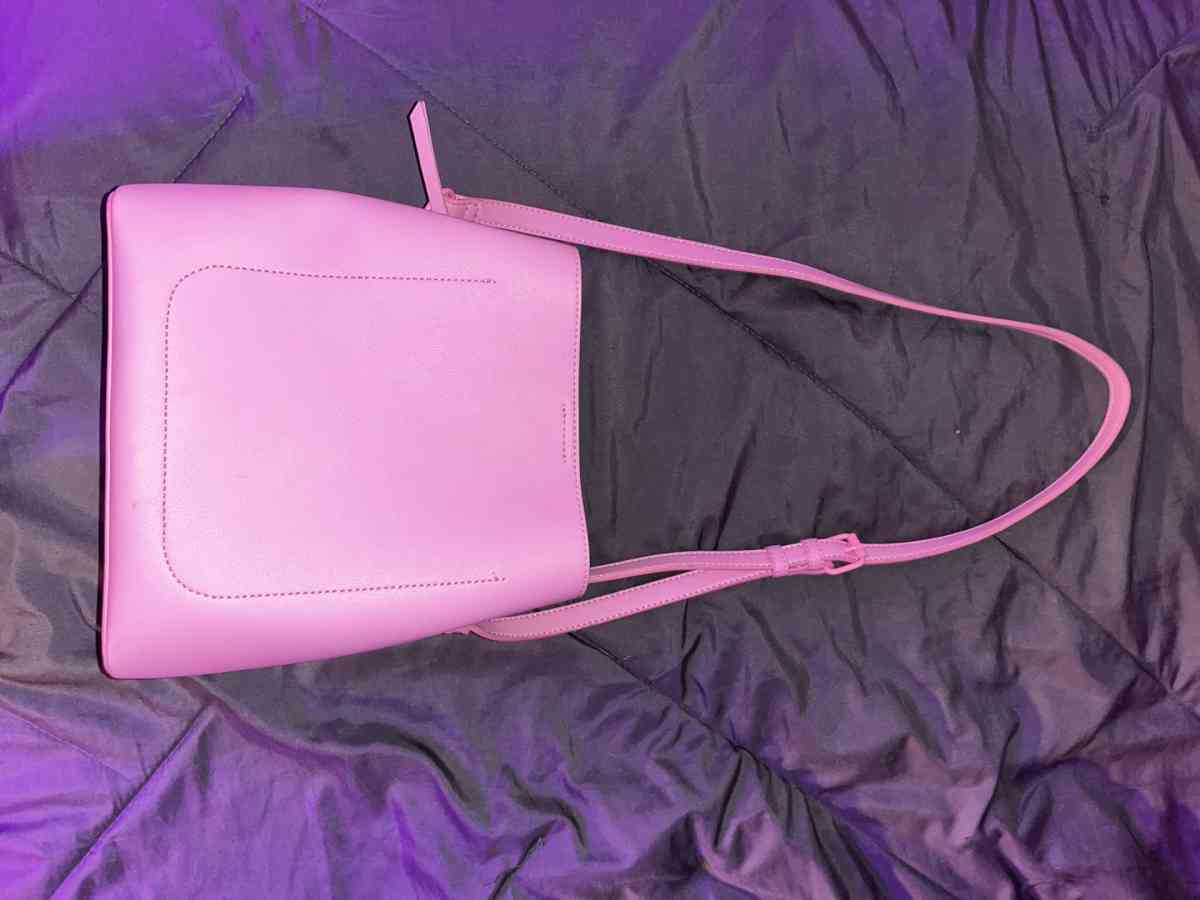 Pink Crossbody Purse - Tallahassee, Florida - FleaMarketBay