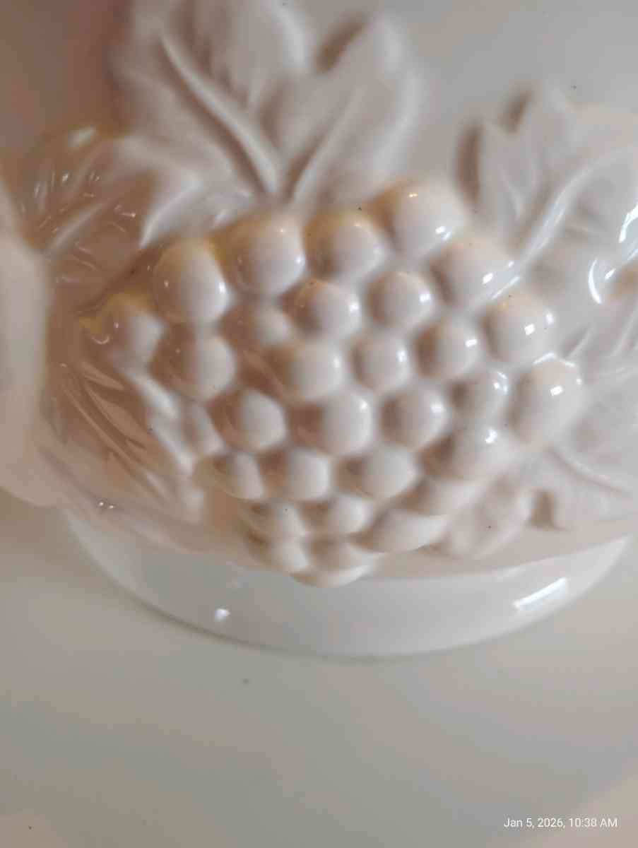 vintage bowl with spoon and lid - Rutherfordton, North Carolina - FleaMarketBay