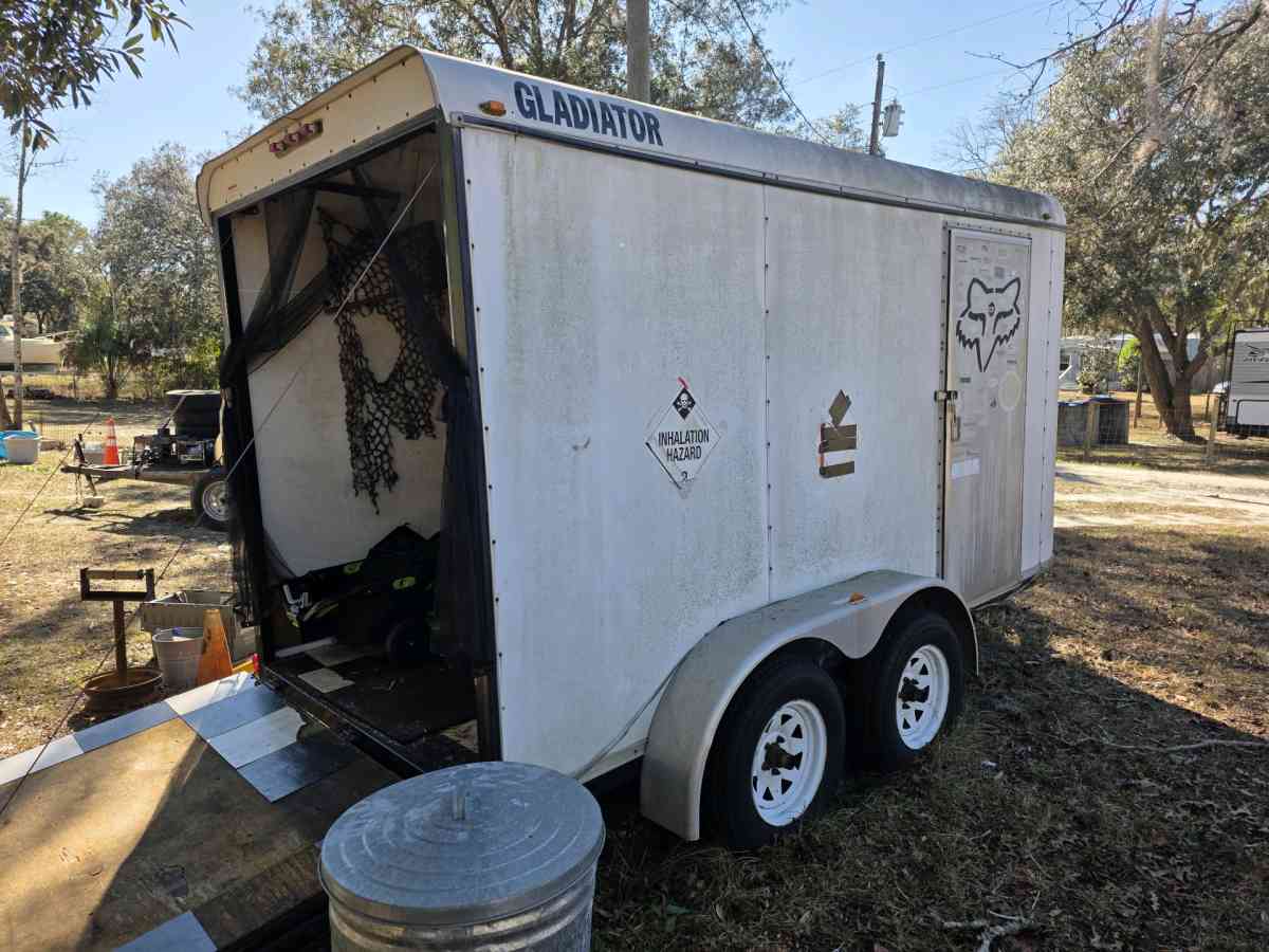 2004 Gladiator 14 enclosed trailer custom - Lecanto, Florida - FleaMarketBay